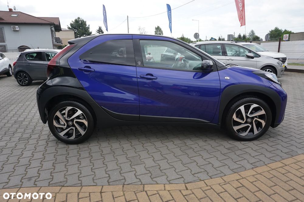 Toyota Aygo X x-shift x-play Team Deutschland - 10