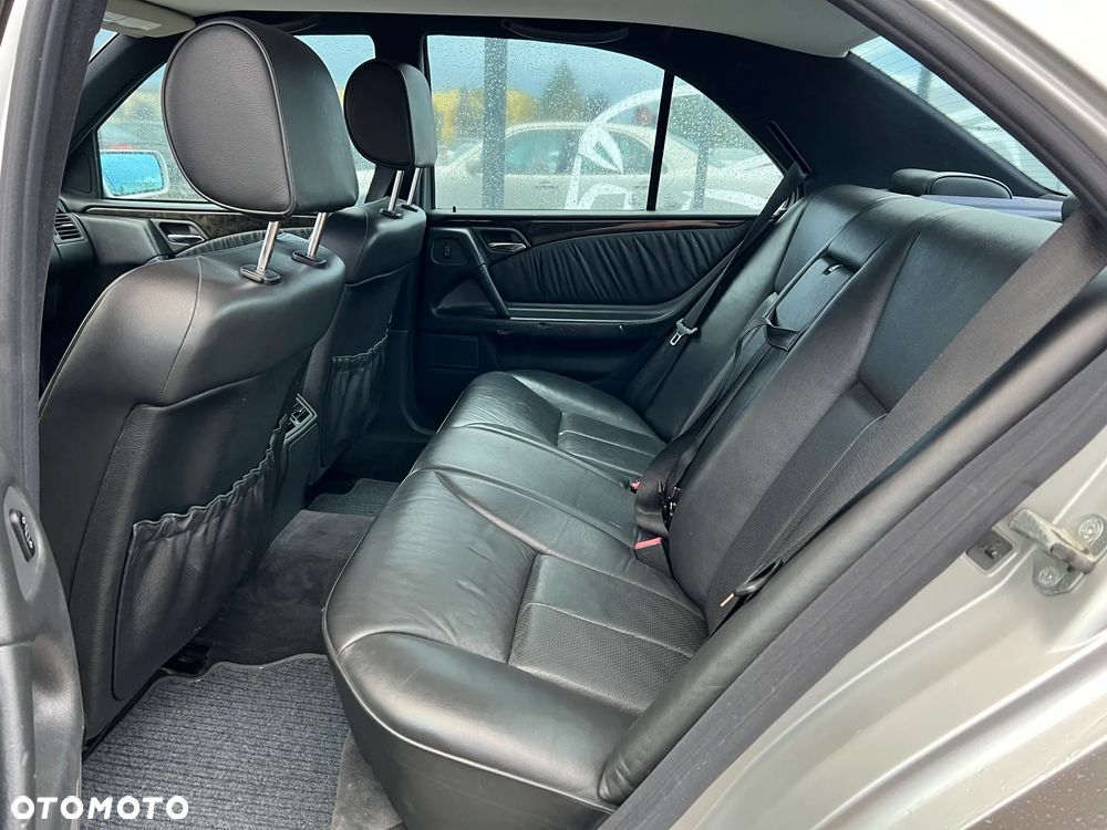 Mercedes-Benz Klasa E 320 Avantgarde - 24