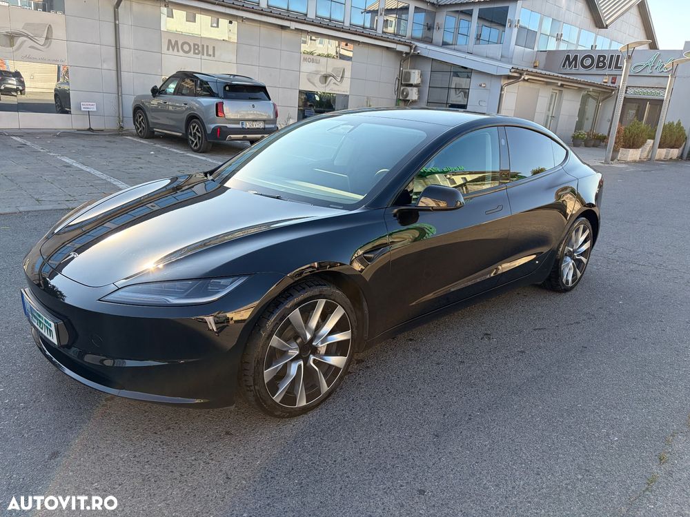 Tesla Model 3 - 1