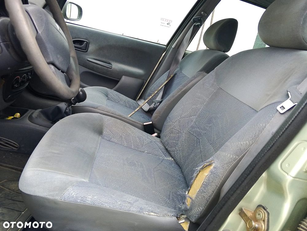 Renault Megane I FL (99-02r.) 1.6 B 107KM. Silnik K4M 700 Skrzynia JB3-S-83.Cały na części.GWARANCJA !!!  Przód Tył Zestaw Komplet Drzwi Klapa Zderzak Błotnik Maska Grill Atrapa Szyba Pas Lampa Lusterko Boczki Fotel Kanapa Kokpit Deska Rozdzielcza Przełącznik Włącznik Sterownik Przewody Wiązka Instalacja Moduł Komputer Czujnik Listwa Pompa Alternator Wtryski Głowica Rozrusznik Kompresor Sprzęgło Dwumas Silnik Skrzynia ABS Klimatyzacji Paliwa Wspomagania Kolektor Turbina Przepustnica Zawór Chłodnica Koło Hak Belka Sanki Zawieszenie Mcpherson Półoś Amortyzator Wydech Tłumik Zacisk Most - 7