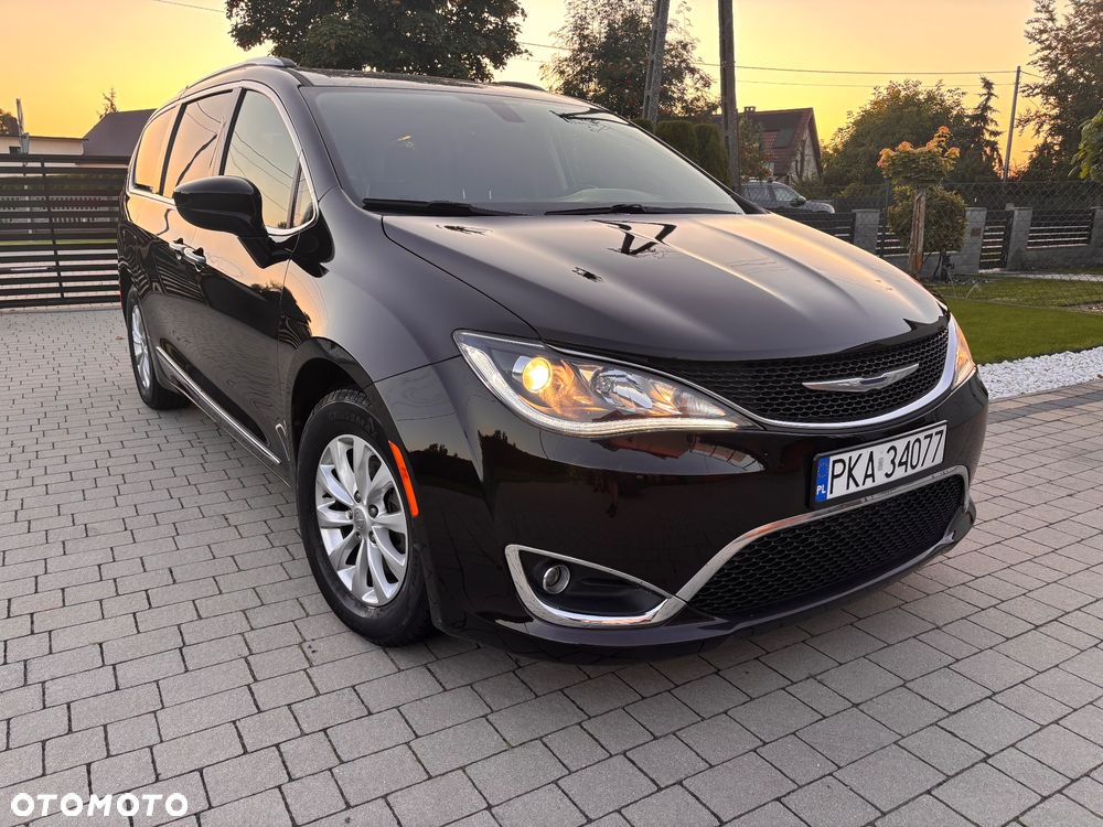 Chrysler Pacifica - 17