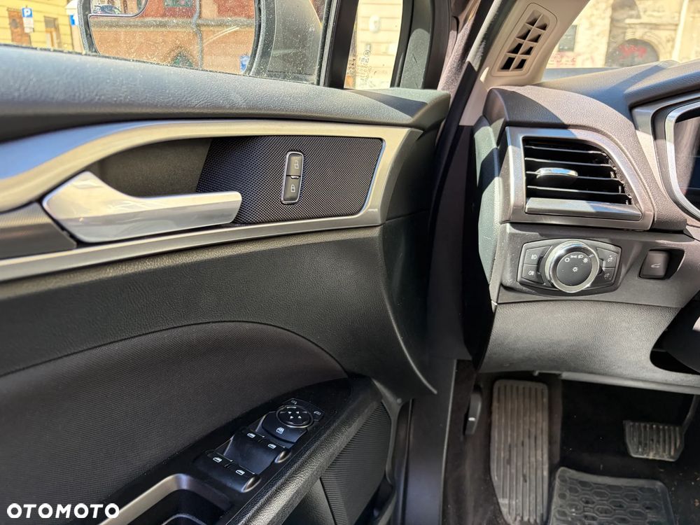 Ford Fusion - 15