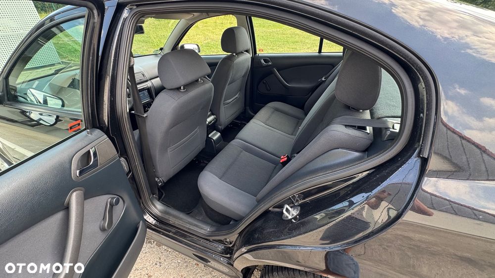 Skoda Octavia 1.6 Tour - 10