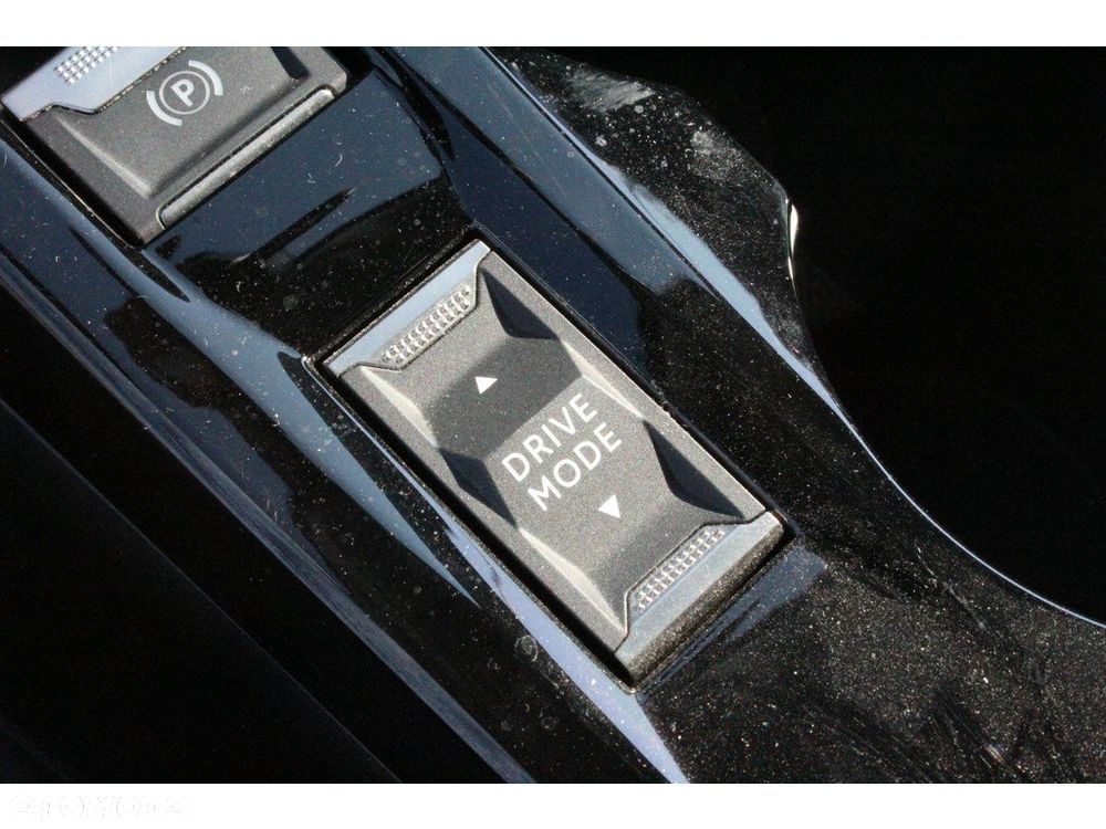 Peugeot 2008 1.5 BlueHDi Allure Pack S&S - 23