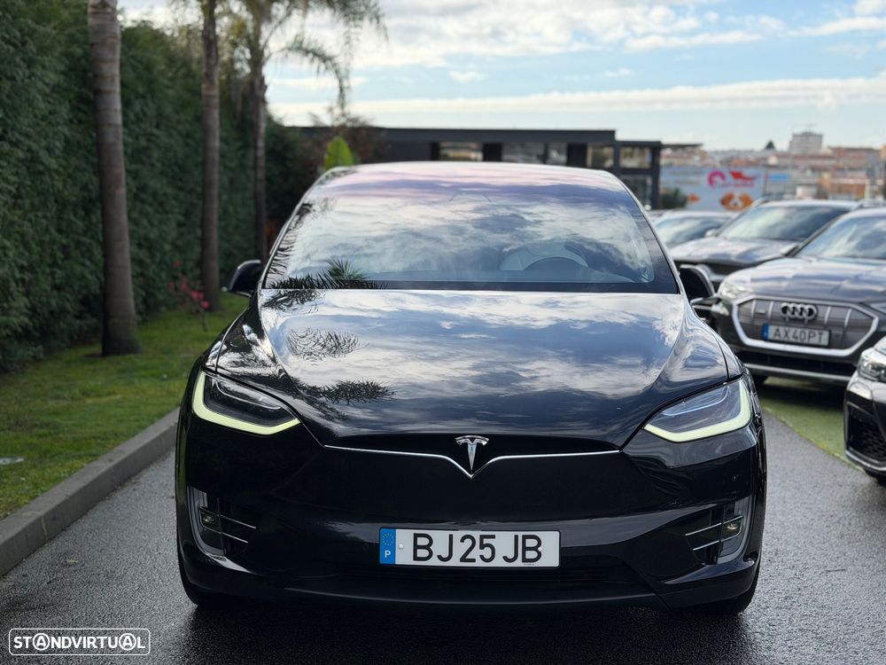 Tesla Model X - 4