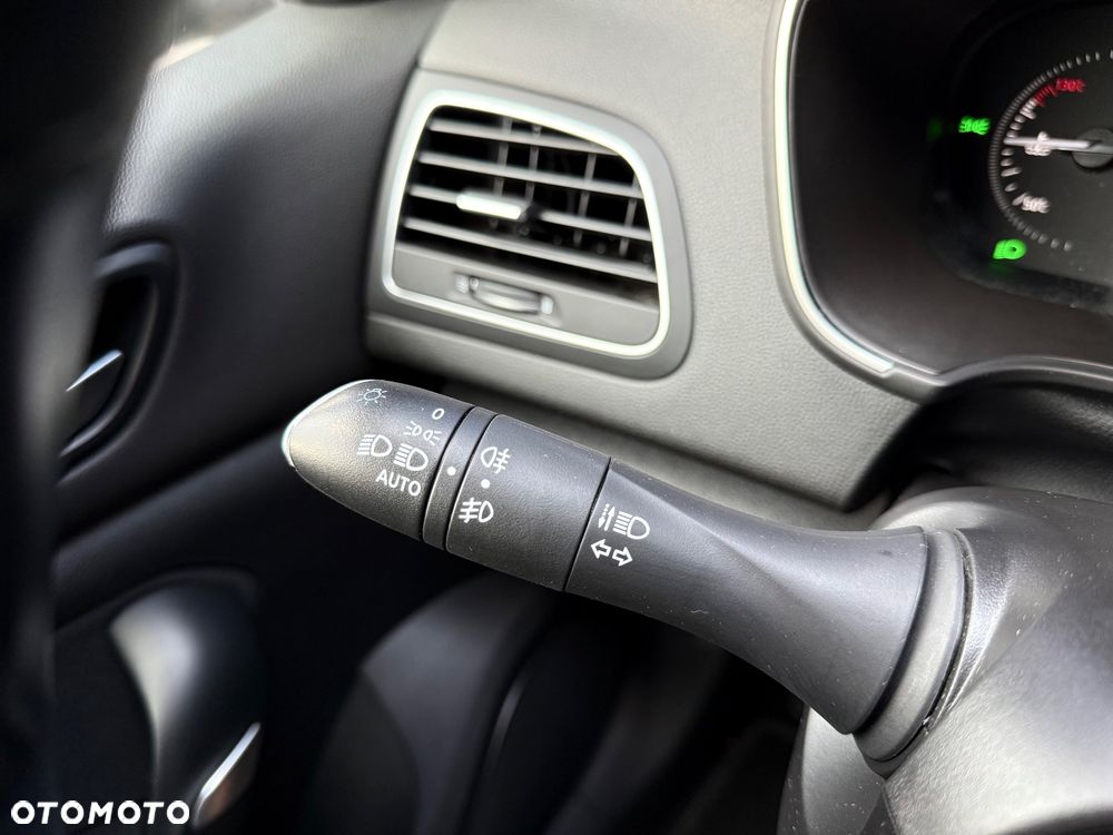 Renault Megane ENERGY TCe 130 BUSINESS - 26