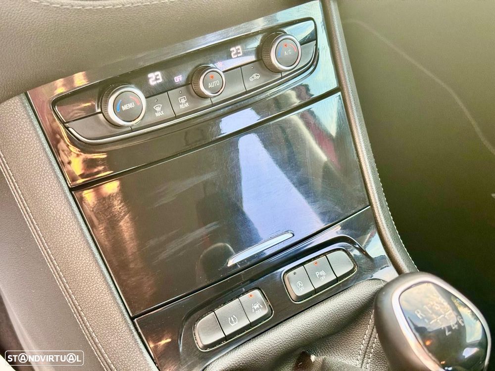 Opel Grandland X 1.2 T Business Edition - 25