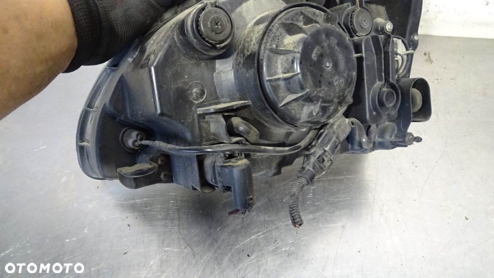 LAMPA PRAWA PRZEDNIA KIA CARENS II - 4