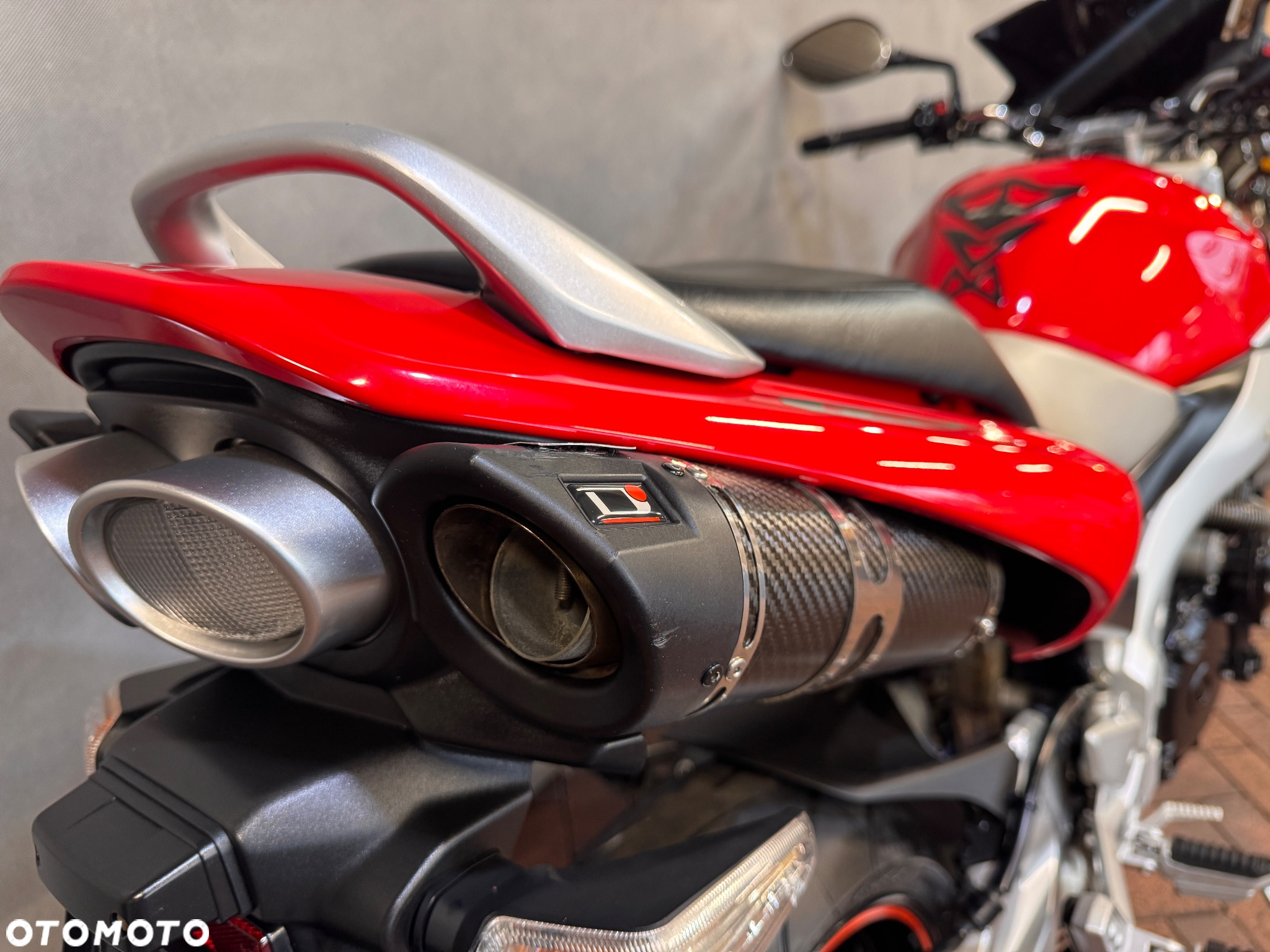 Suzuki GSR - 7