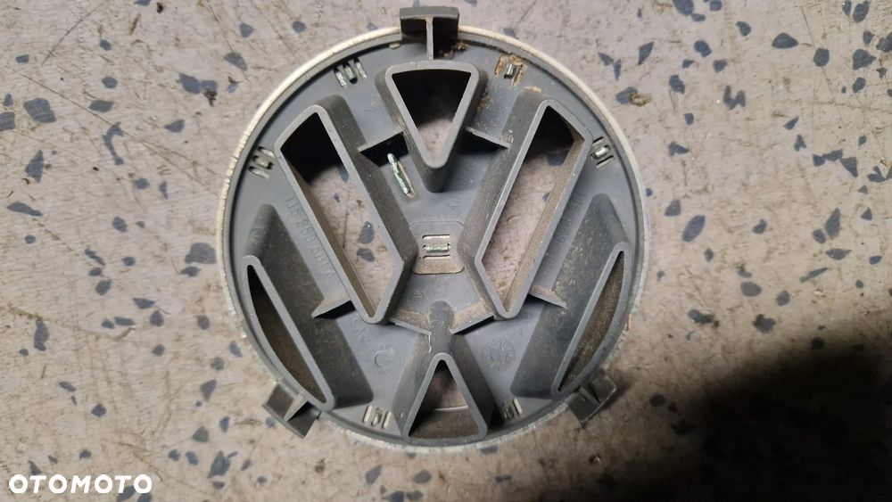 VOLKSWAGEN GOLF IV BORA ZNACZEK EMBLEMAT PRZÓD 1J5853601 - 2
