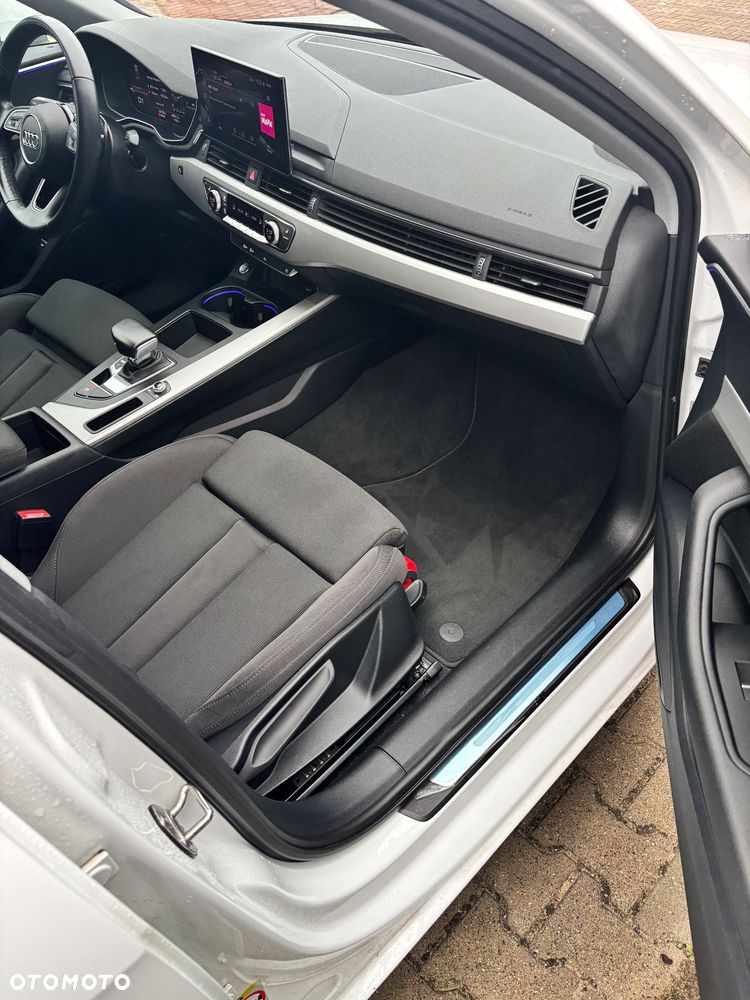 Audi A4 Limousine 35 TFSI mHEV Advanced S tronic - 12
