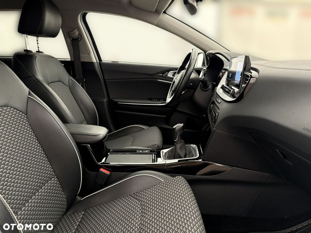 Kia Ceed - 22