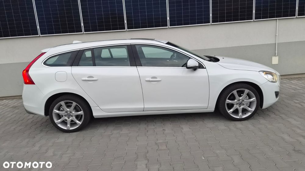 Volvo V60 D5 AWD Geartronic Summum - 5