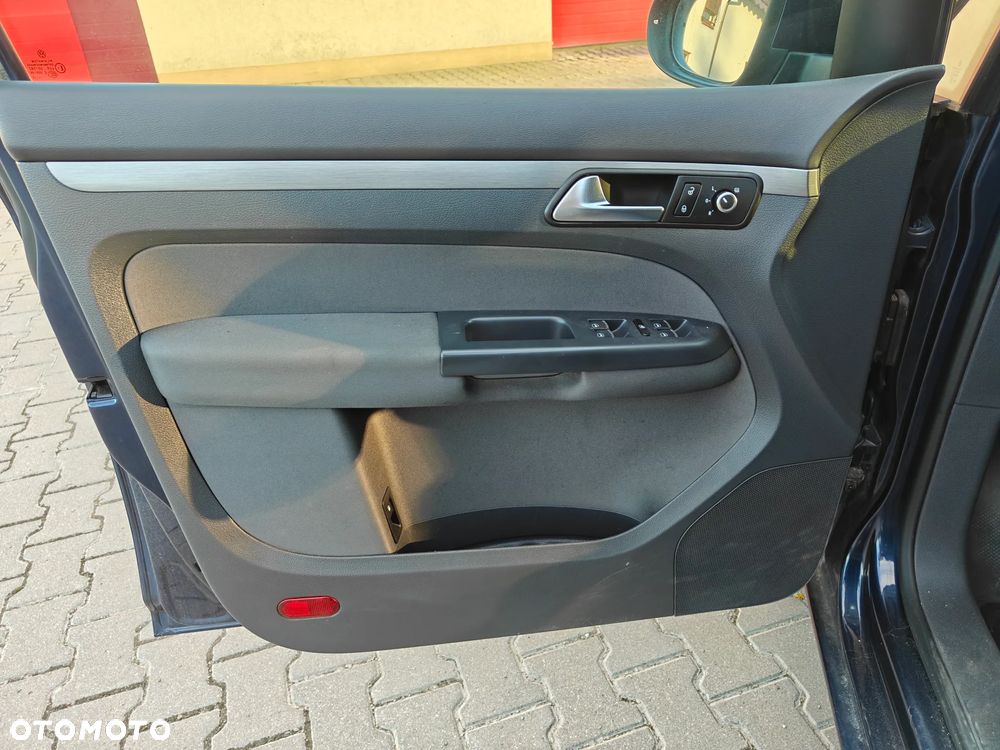 Volkswagen Touran - 14
