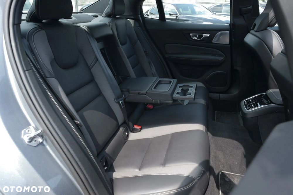Volvo S60 T5 R-Design - 17