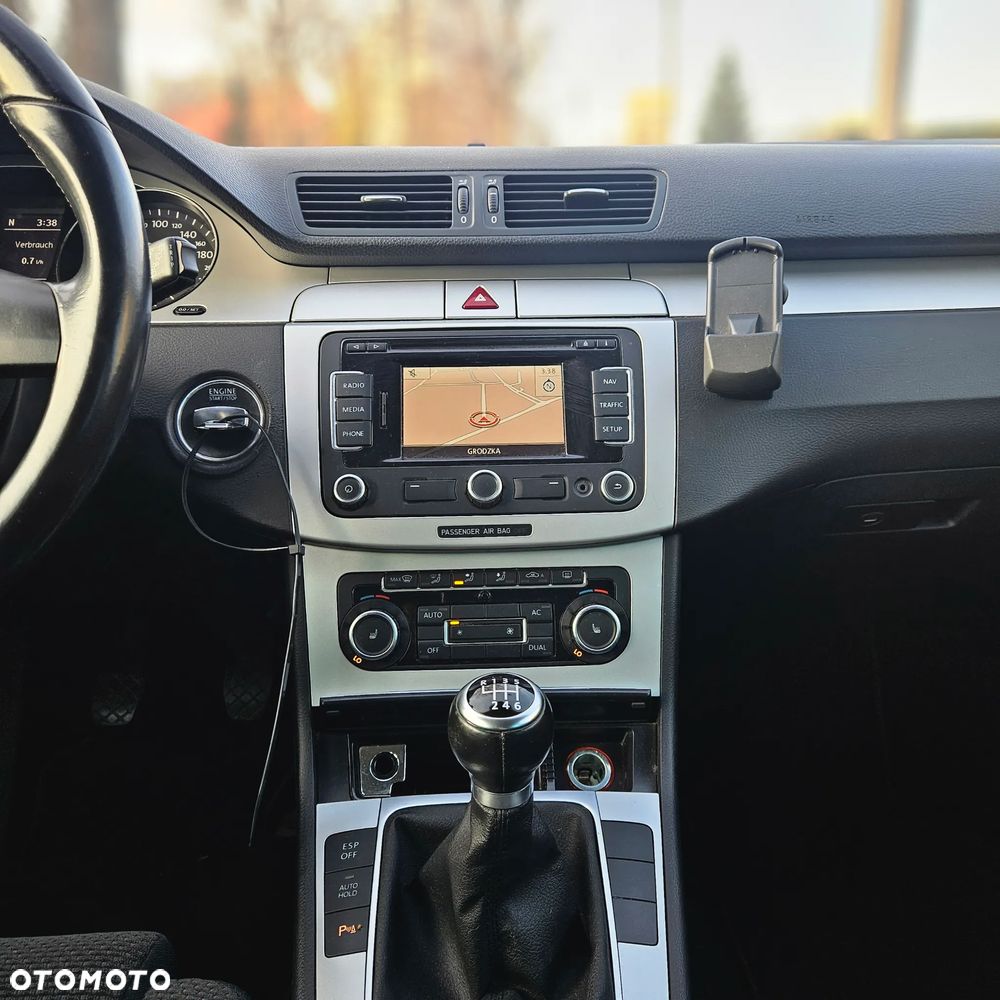 Volkswagen Passat 2.0 Blue TDI SCR Comfortline - 28