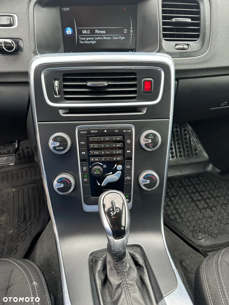 Volvo V60 D2 Momentum - 13