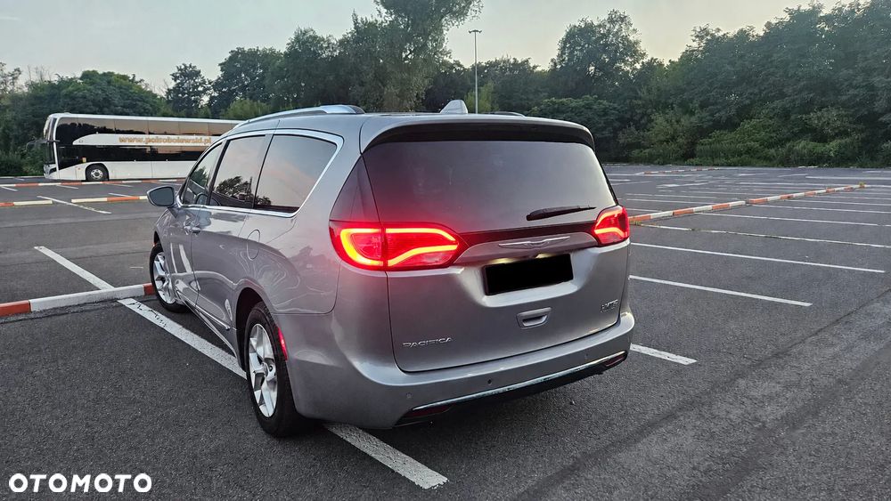 Chrysler Pacifica - 2