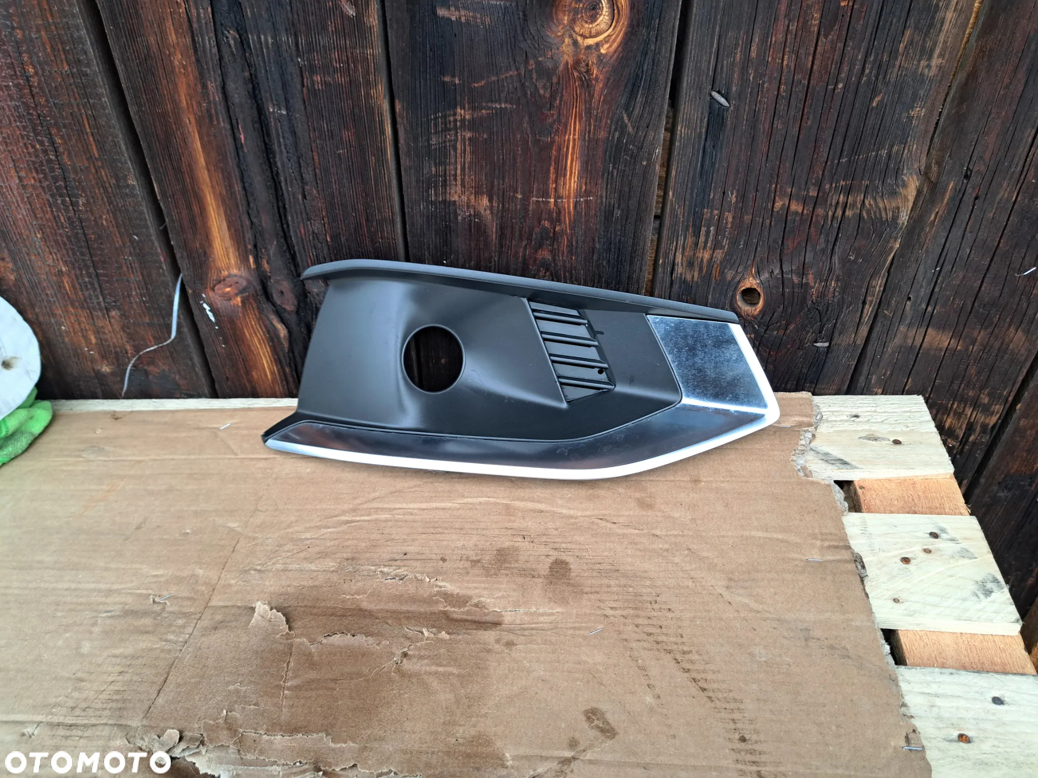 Prawa kratka Audi A4 A-4 B9 Lift 8W0807682AK - 2