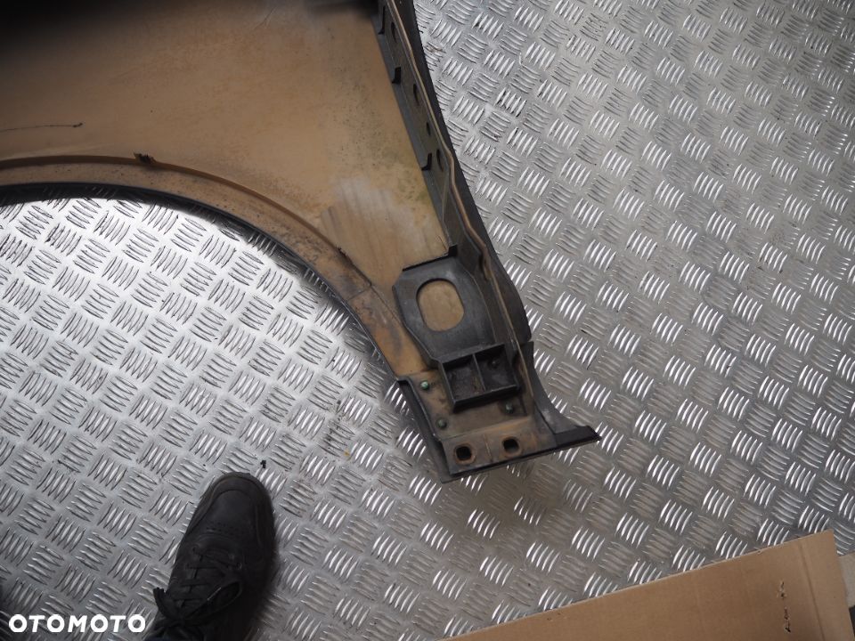 Błotnik Prawy Przedni Prawy Przód VW Touareg Kolor: LC9Z - 12