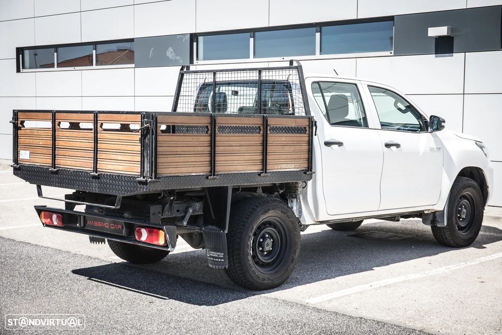 Toyota Hilux 2.4 D-4D 2WD CD CM - 6