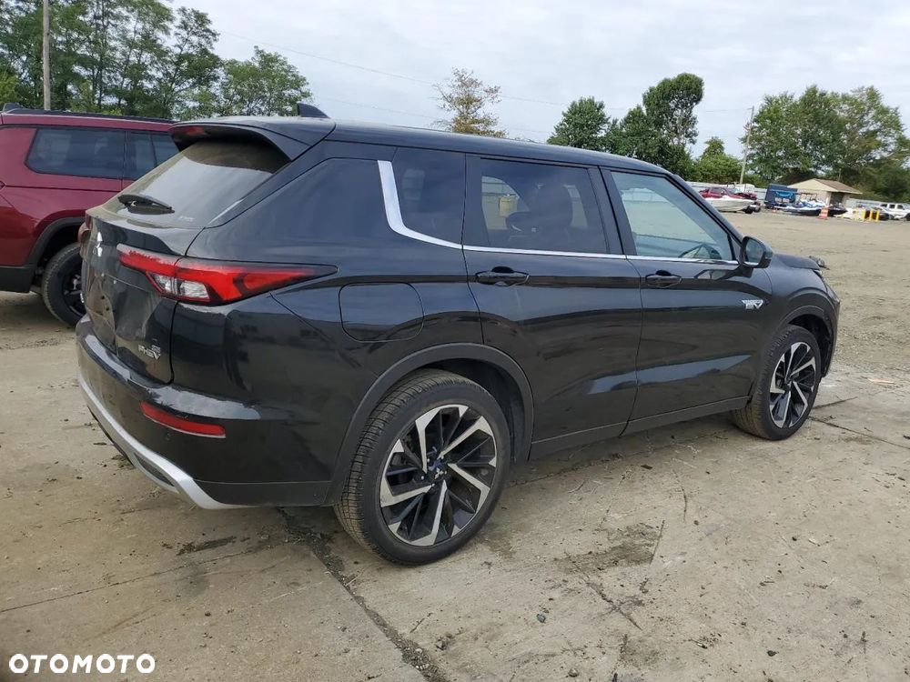 Mitsubishi Outlander - 3