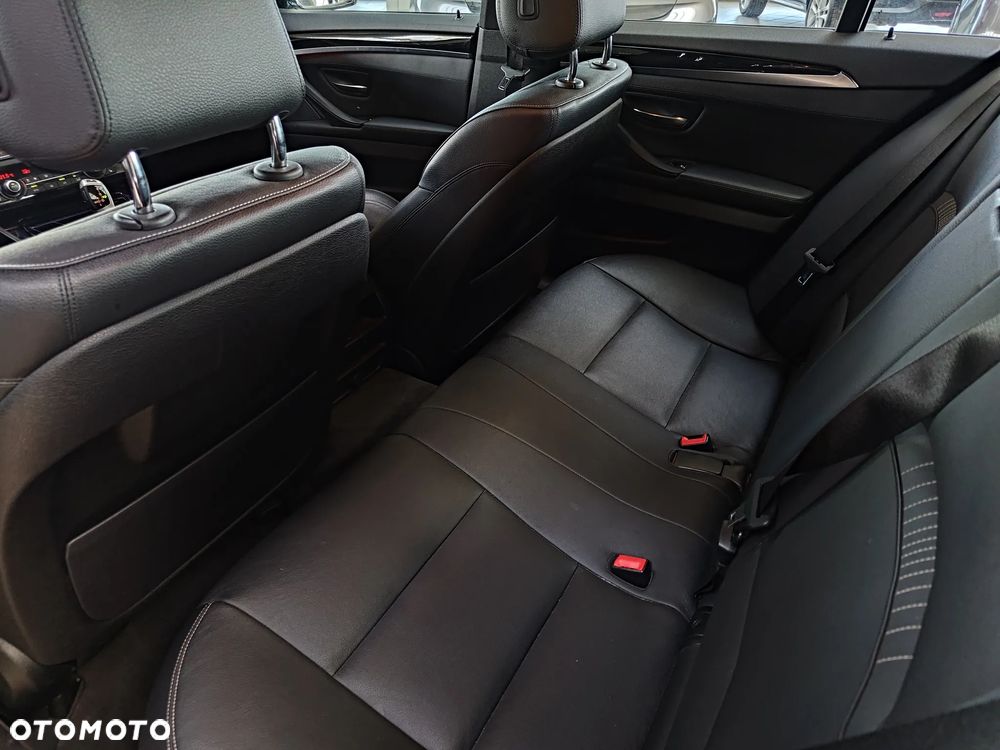 BMW Seria 5 520d xDrive Luxury Line sport - 32