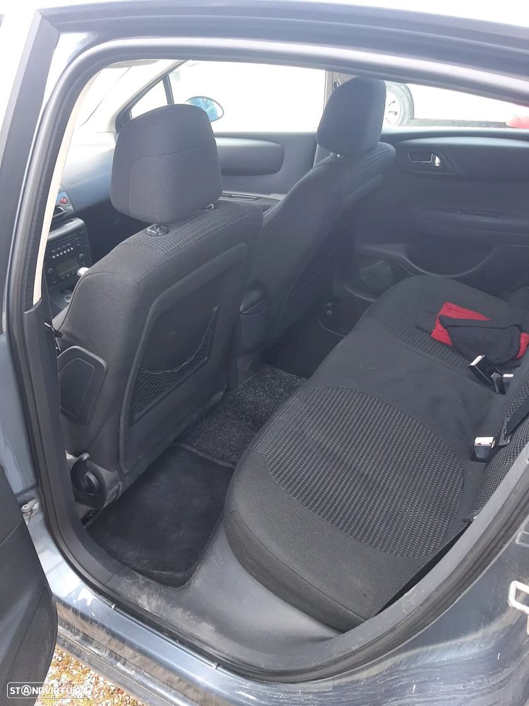 Citroën C4 1.6 HDi 110 Exclusive - 3