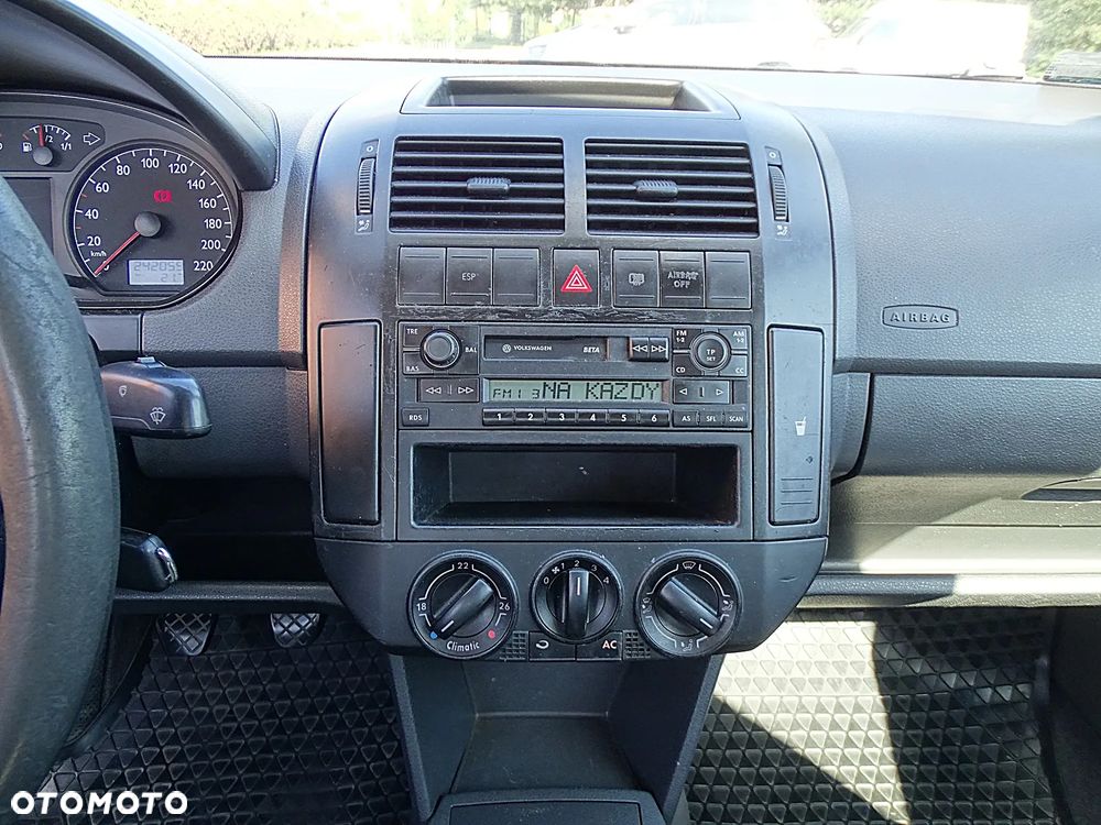 Volkswagen Polo 1.4 16V Comfortline - 23