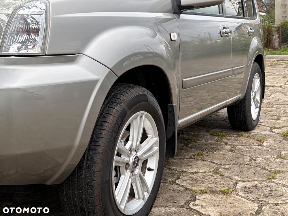 Nissan X-Trail 2.5 4x4 Elegance - 16