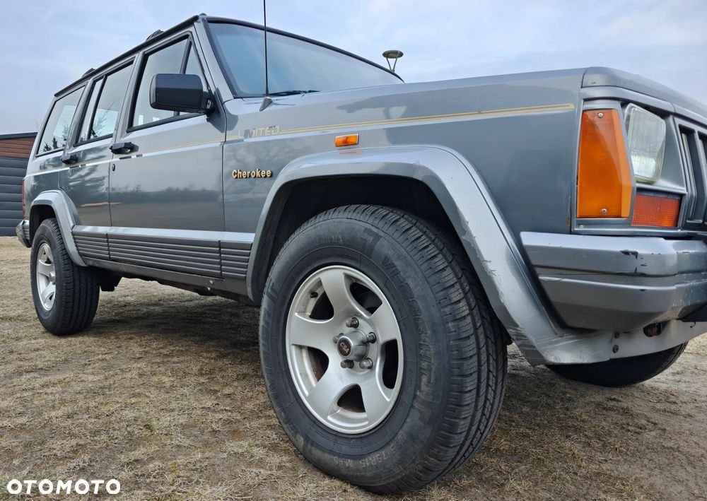 Jeep Cherokee - 18