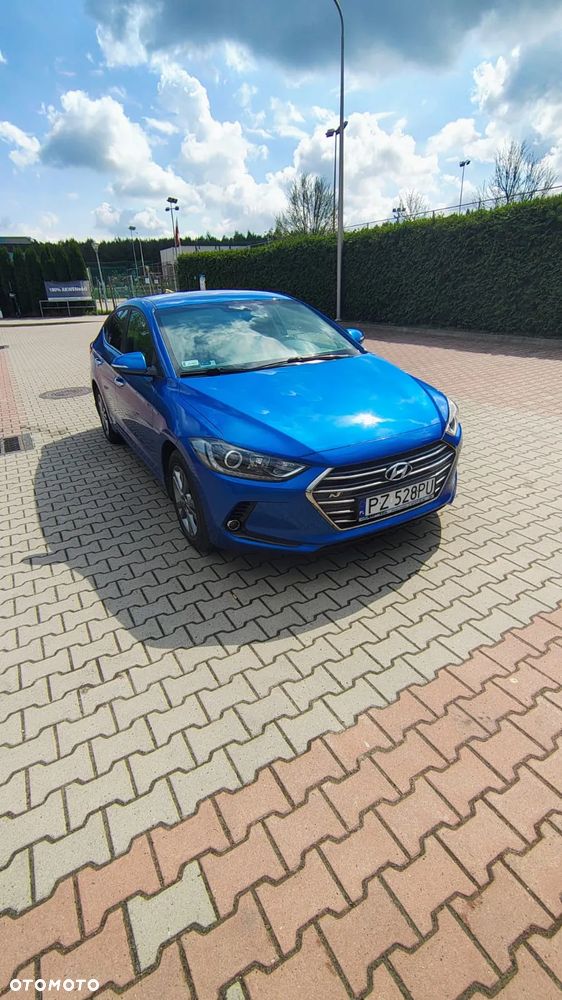 Hyundai Elantra 1.6 Comfort - 4