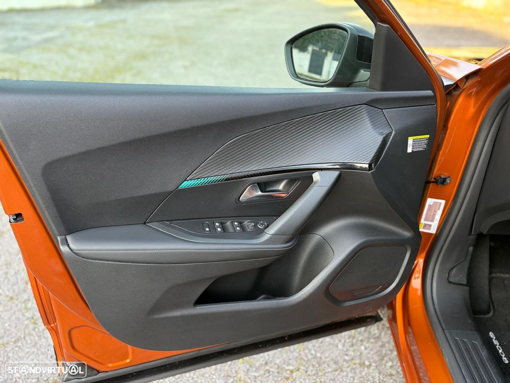 Peugeot e-2008 Allure - 17