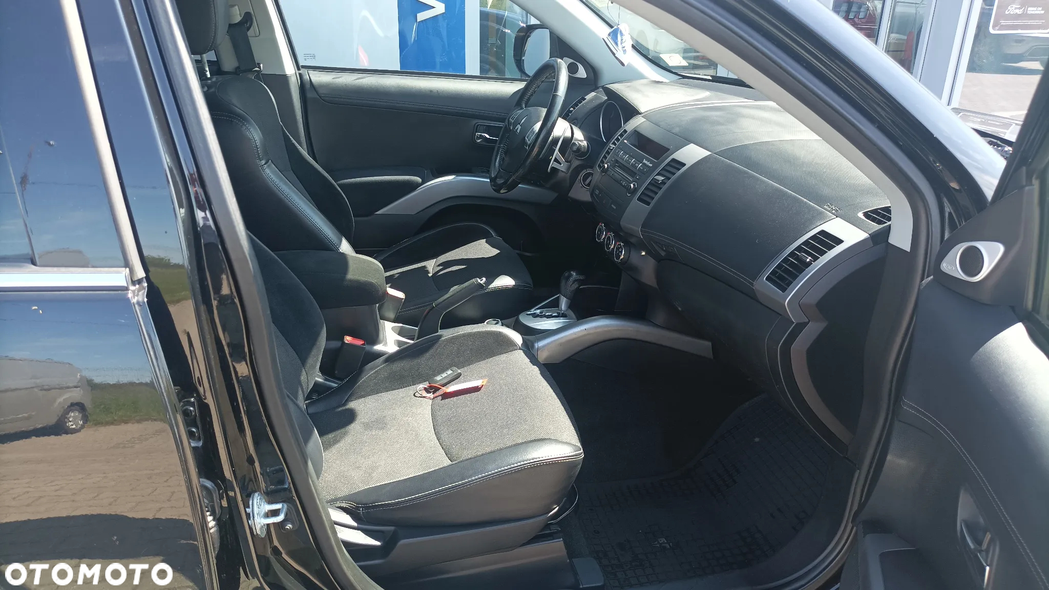 Mitsubishi Outlander 2.4 Intense + CVT - 11