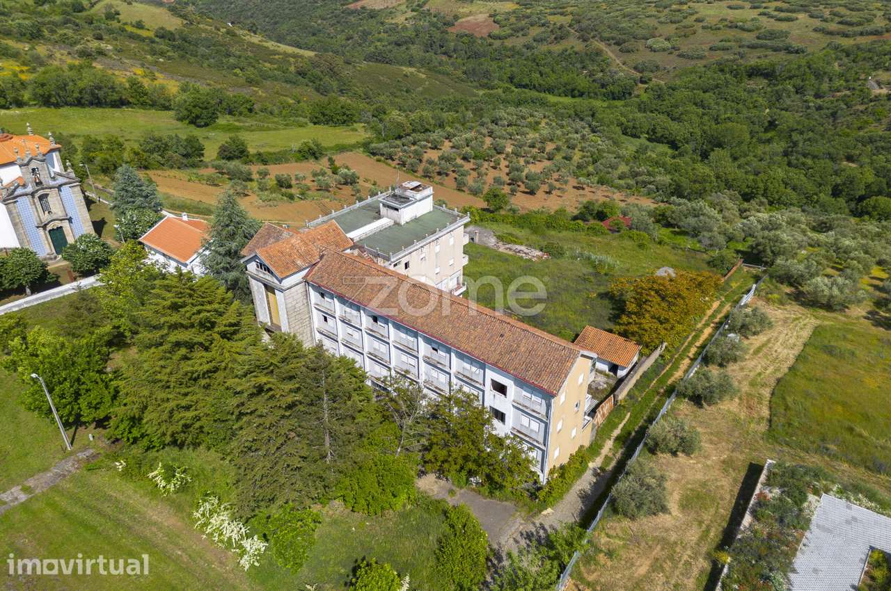 Edificio da Antiga Casa do Clero e dos Retiros - Grande imagem: 2/49