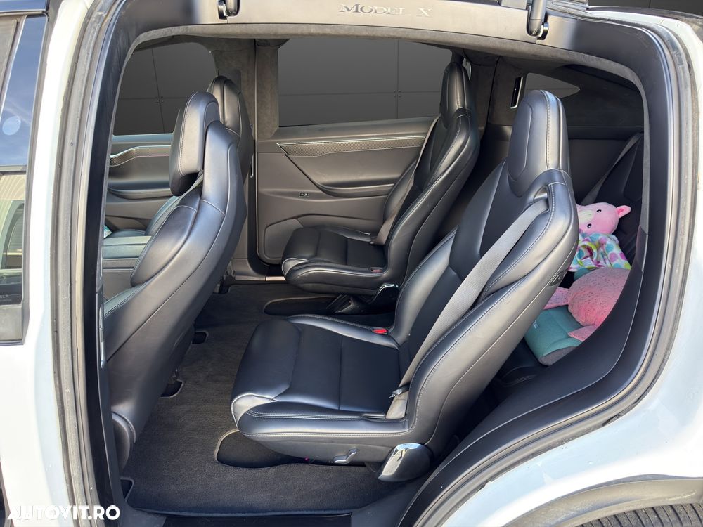 Tesla Model X - 9