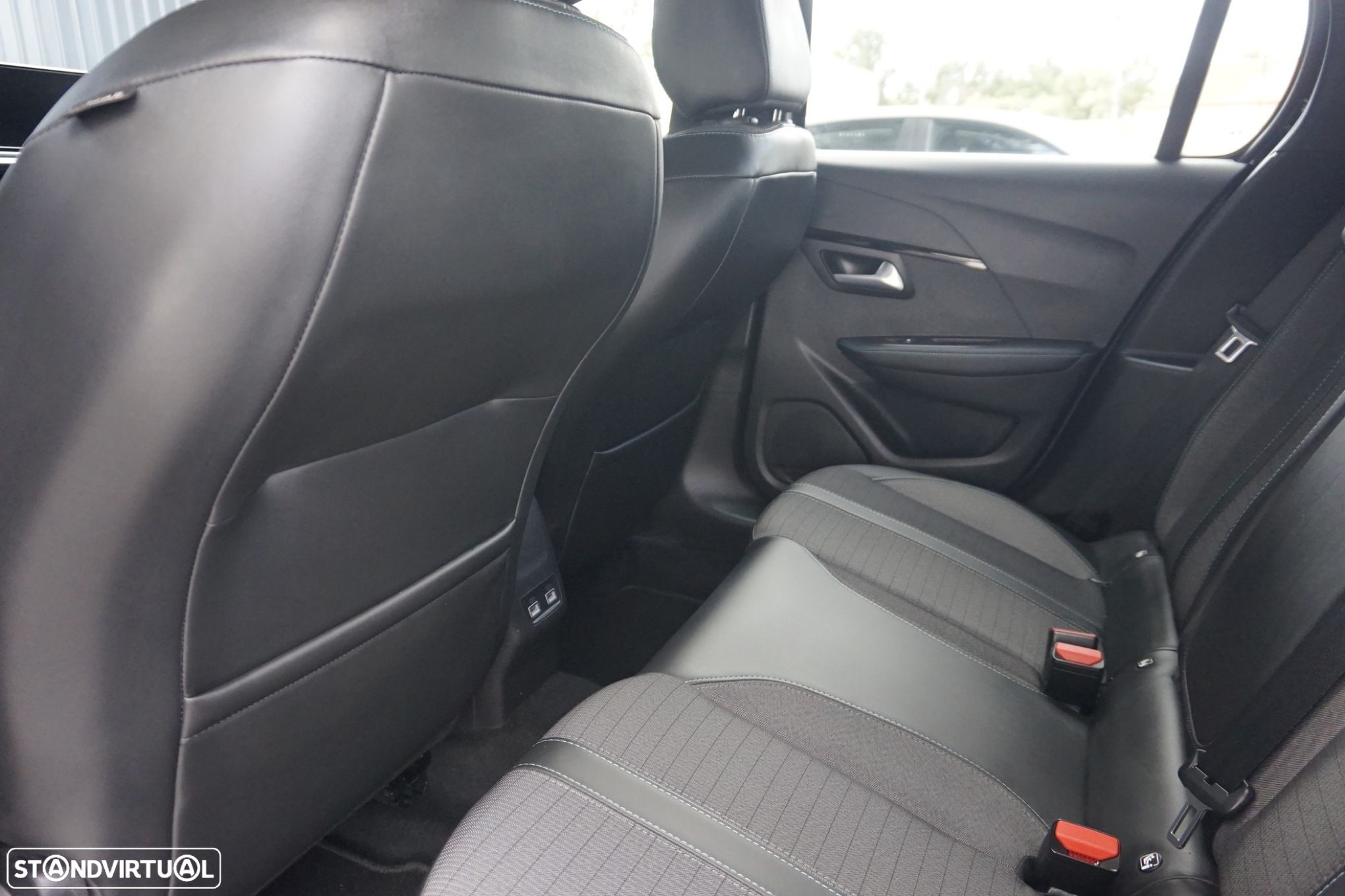 Peugeot 208 1.2 PureTech Allure - 10