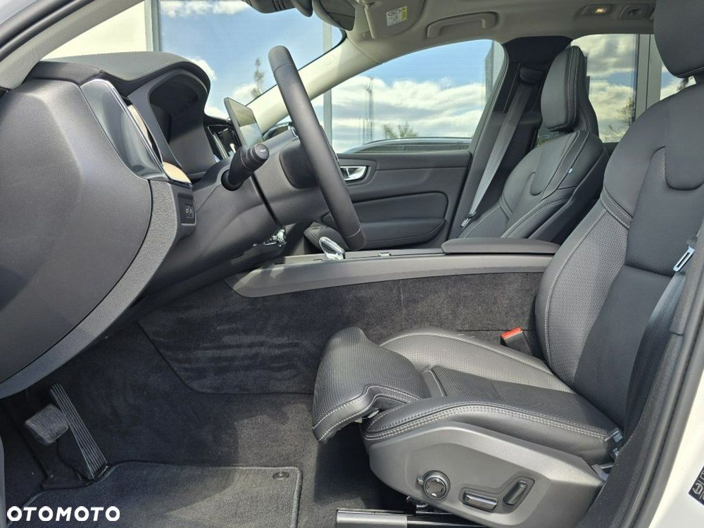 Volvo XC 60 T8 Plug-In Hybrid AWD Ultra Dark - 6