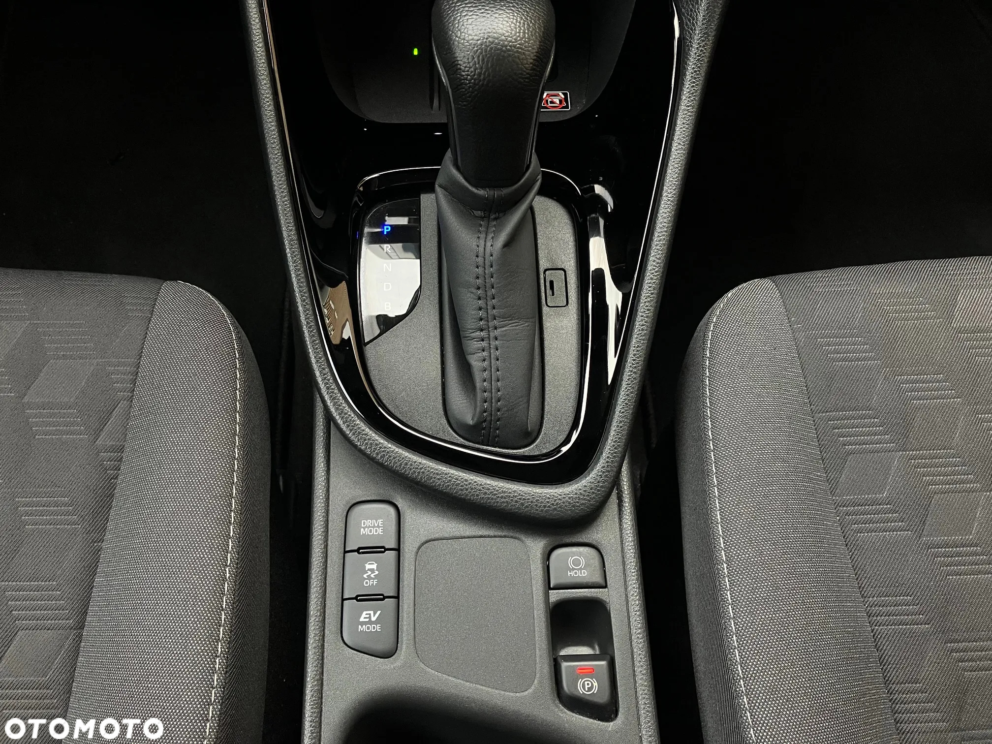 Toyota Yaris Hybrid 1.5 Style - 30