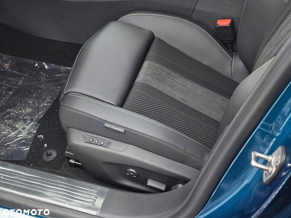 Peugeot 408 1.6 Plug-In Hybrid 225 GT EAT8 - 12