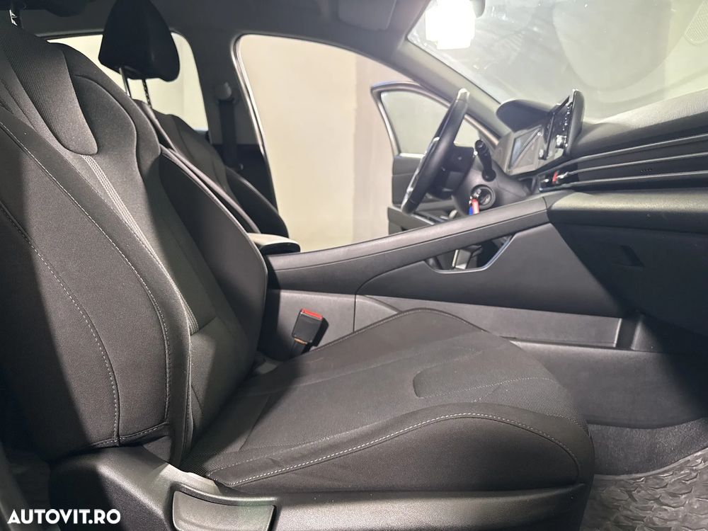Hyundai Elantra - 12