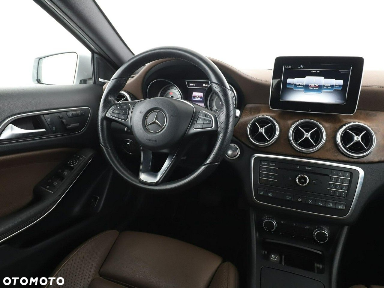 Mercedes-Benz GLA 250 4Matic 7G-DCT - 16