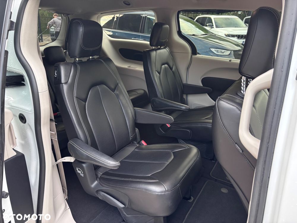 Chrysler Pacifica - 18