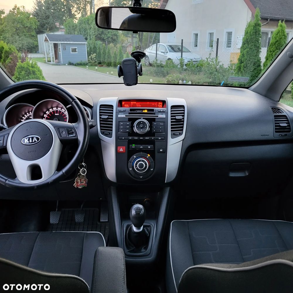 Kia Venga 1.6 L - 5