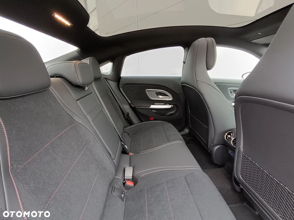 Mercedes-Benz CLA 200 mHEV 4-Matic 8G-DCT - 6