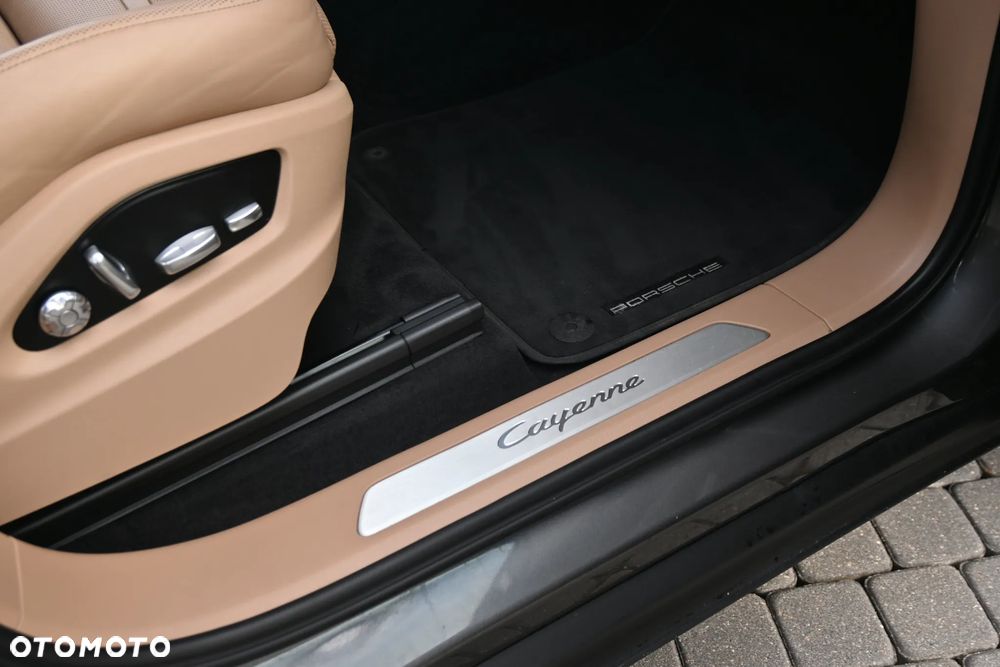 Porsche Cayenne Platinum Edition - 33