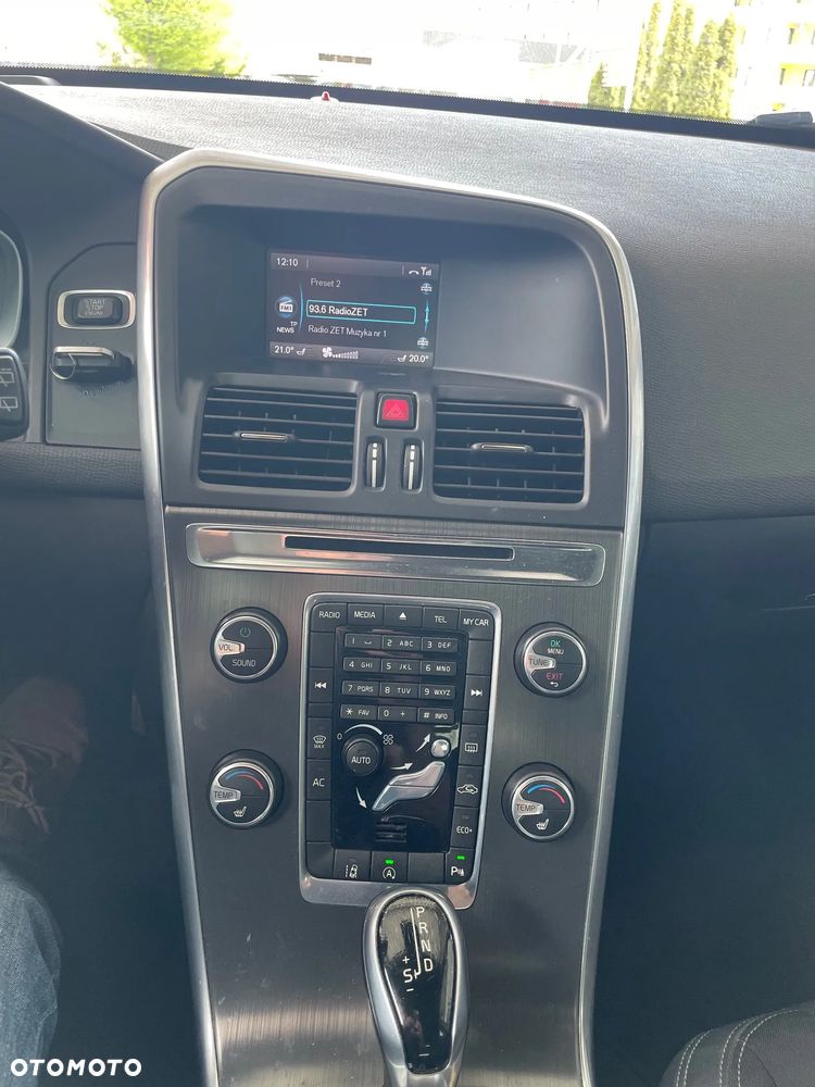 Volvo XC 60 D3 Drive-E Momentum - 4