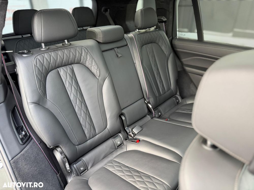 BMW X7 M60i xDrive AT MHEV - 25