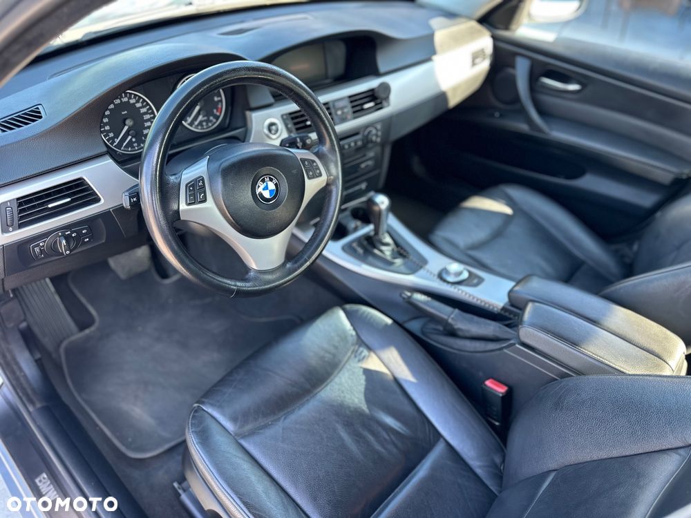 BMW Seria 3 320i - 11
