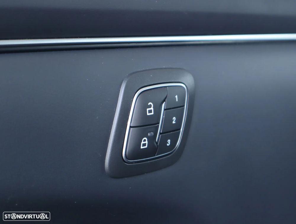 Ford Mustang Mach-E AWD PREMIUM - 31